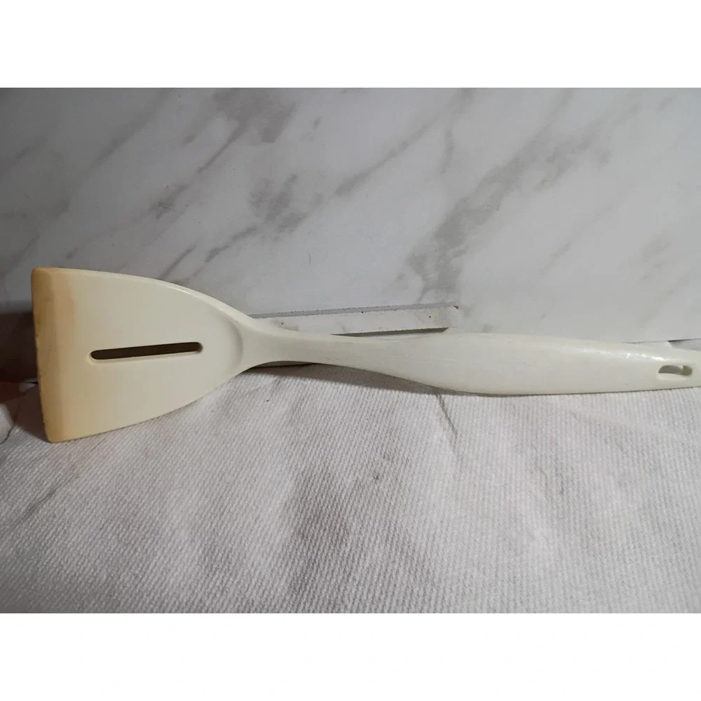 Vintage Fesco 4026 Off White Nylon Slotted Spatula Turner Kitchen Utensil 9.75
